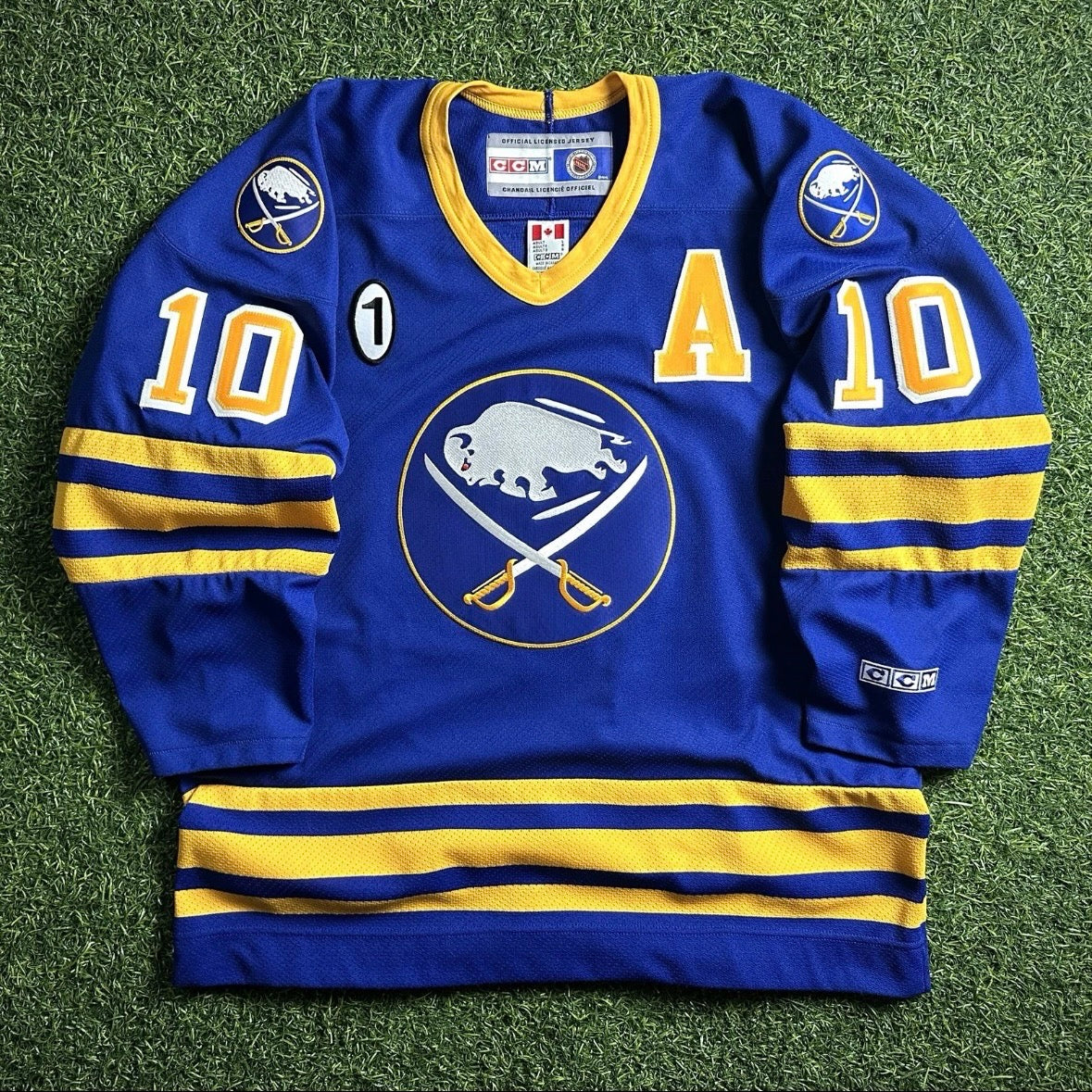 CCM NHL Jersey 1996 Buffalo Sabres Throwback Brad May Autograph Sz. L Vintage