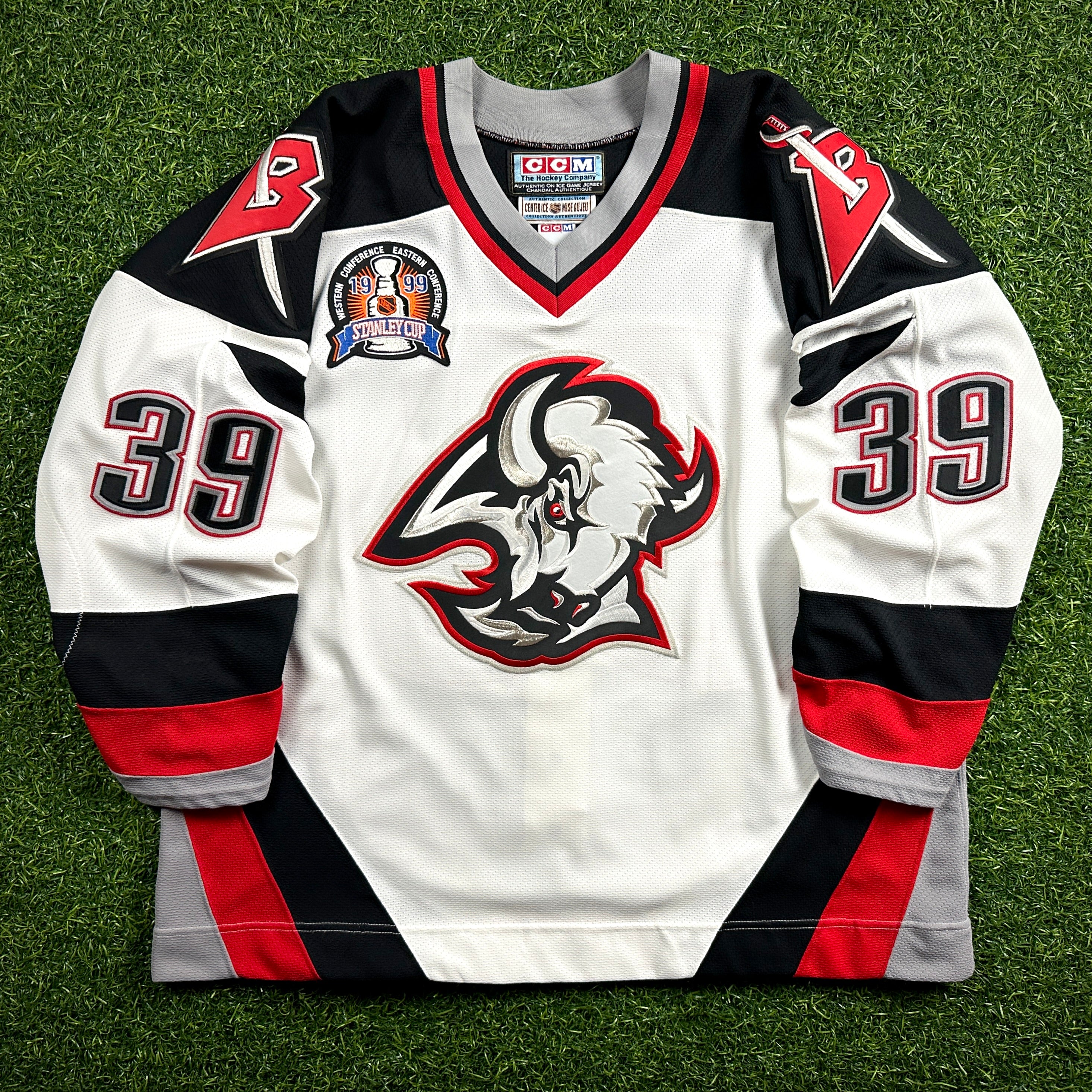 1998/99 CCM NHL Center Ice Authentic Jersey Buffalo Sabres Dominik Hasek 56 SCF