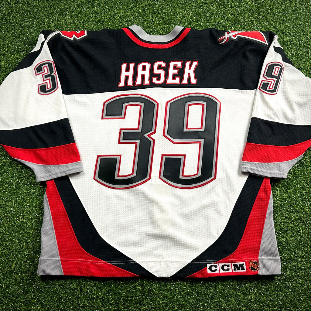 1998/99 CCM NHL Center Ice Authentic Jersey Buffalo Sabres Dominik Hasek 56 SCF