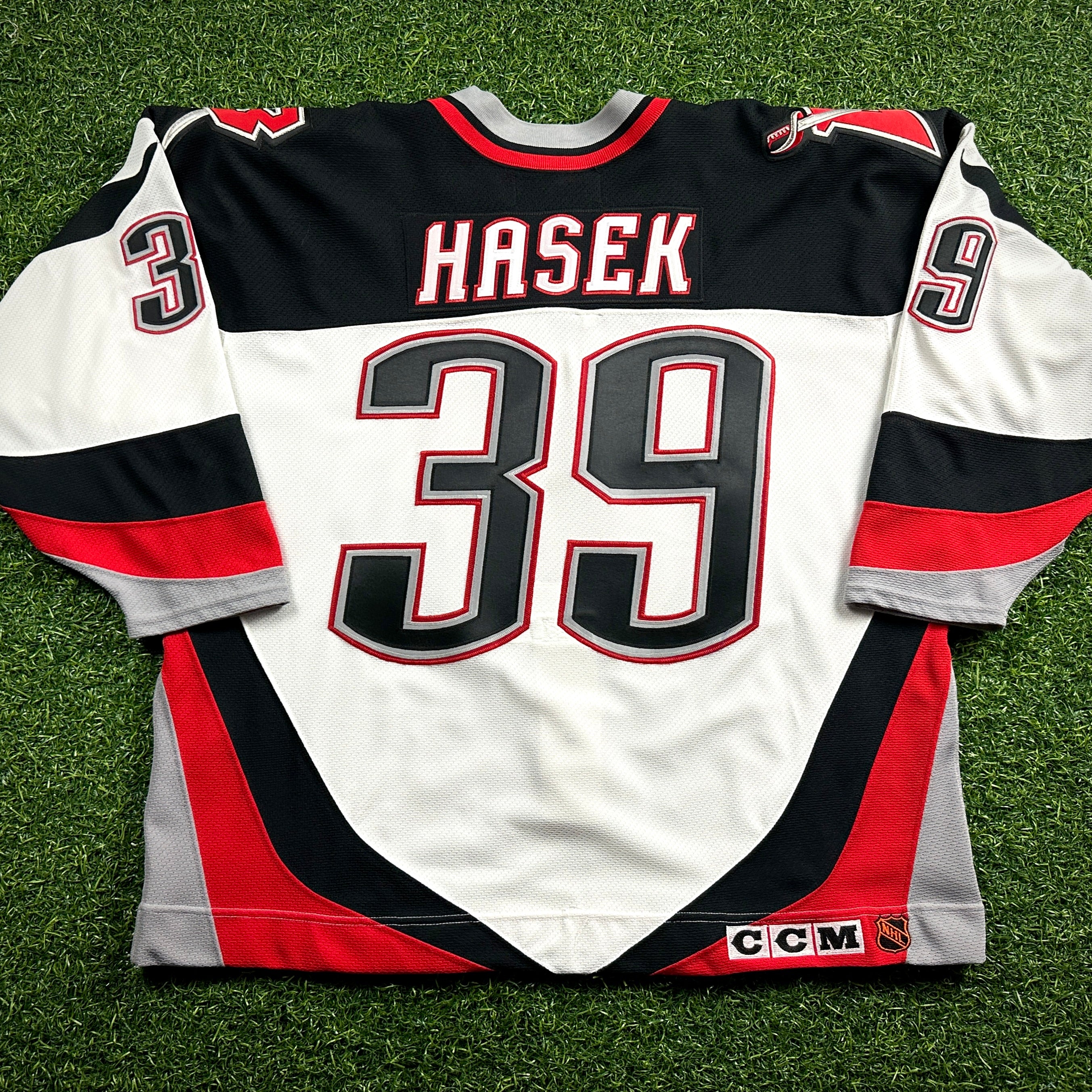 1998/99 CCM NHL Center Ice Authentic Jersey Buffalo Sabres Dominik Hasek 56 SCF