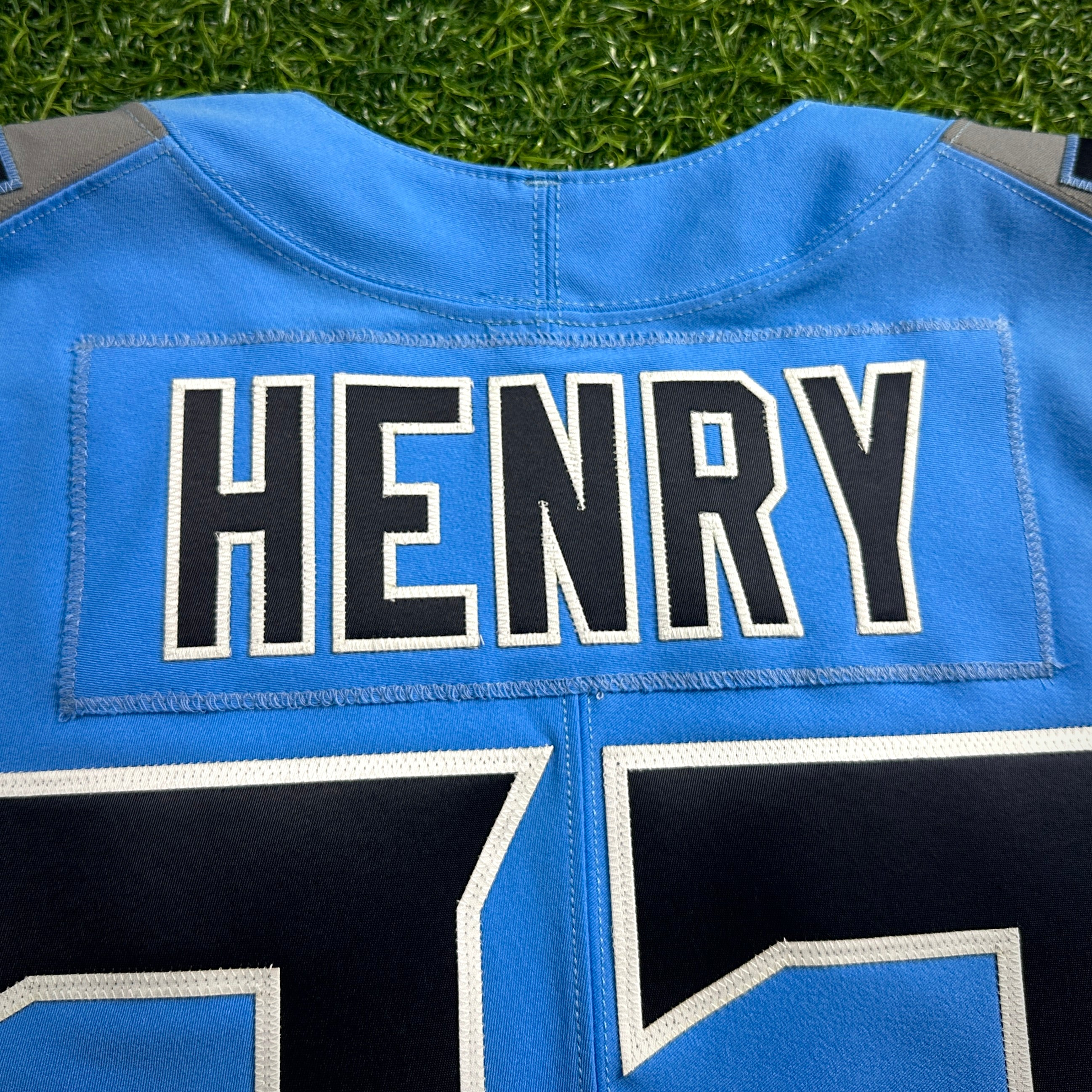 2022 Nike NFL Team-Issued Jersey Tennessee Titans Derrick Henry Autograph Beckett