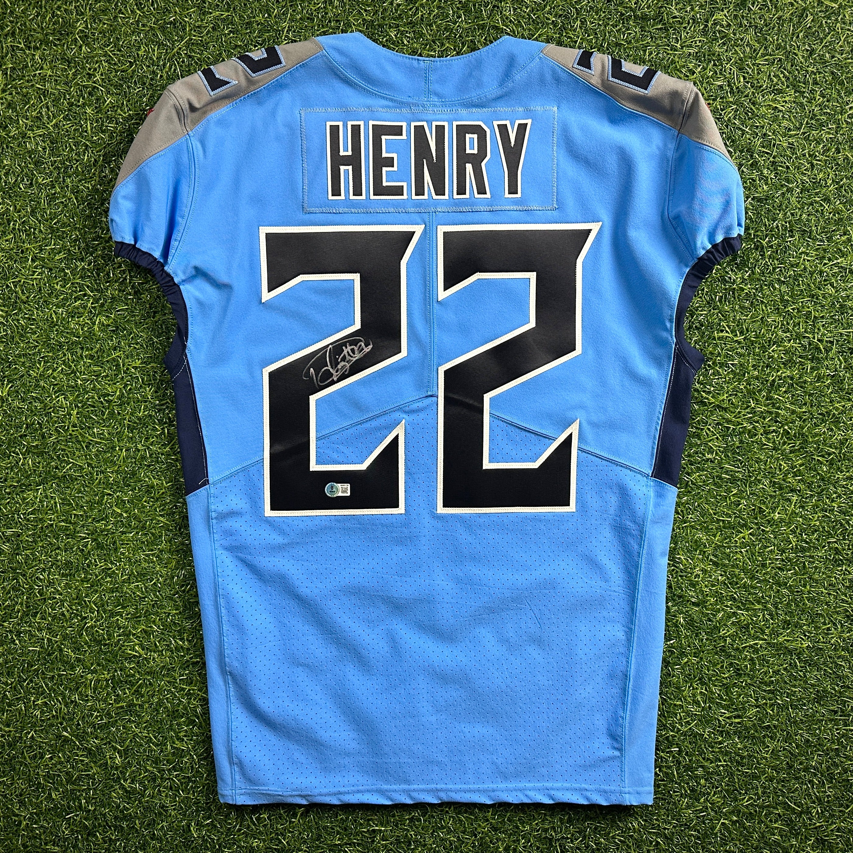 2022 Nike NFL Team-Issued Jersey Tennessee Titans Derrick Henry Autograph Beckett