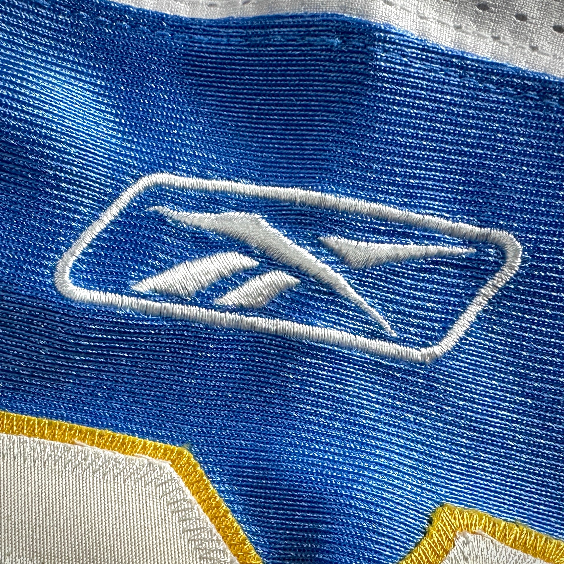 2002 Reebok NFL Authentic Jersey San Diego Chargers LaDanian Tomlinson 52 Throwback