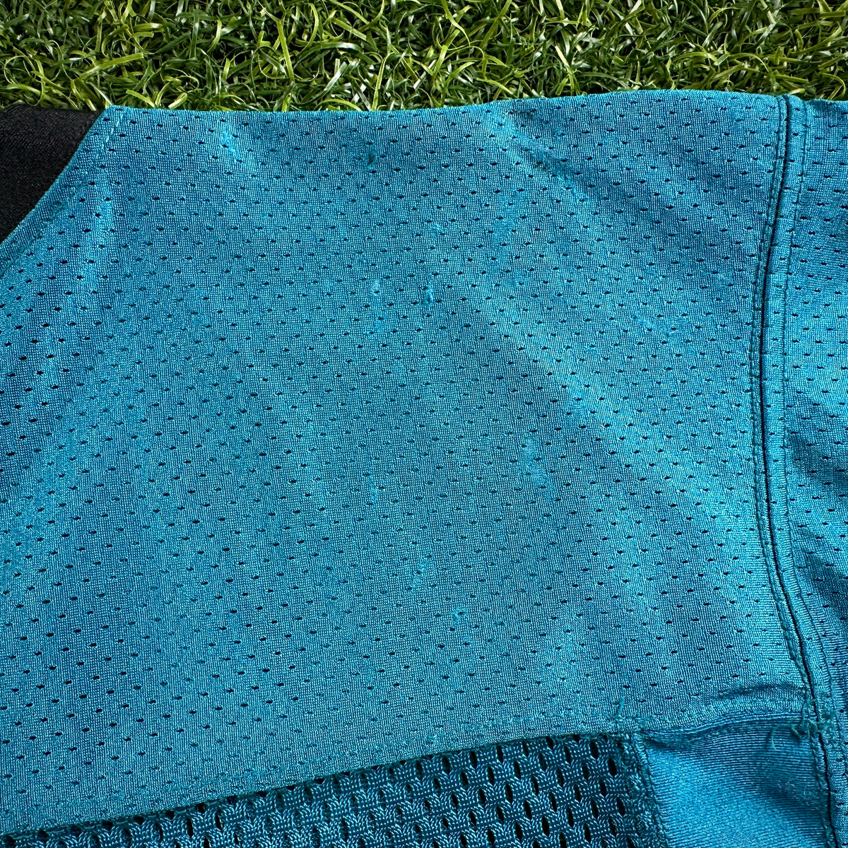 2006 Reebok NFL Game-Used Practice Jersey Jacksonville Jaguars Fred Taylor Sz. 46 Hit Marks